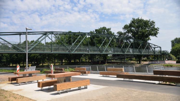 Meckerbrücke in Lingen und Rastplatz am westlichen Ufer des Dortmund-Ems-Kanals