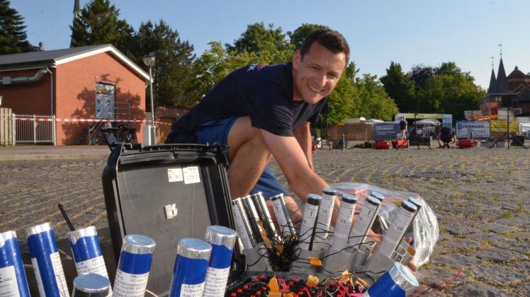 Stadtfest Wilster: Drei Techniker Sorgen Für Sound Und Feuerwerk | SHZ