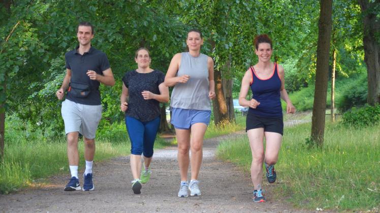 Nehmen in diesem Jahr alle zum ersten Mal am Fünf-Seen-Lauf teil: Florian Bauske, Daniela Meyer, Lisa Schreiber und Britta Rehders (v.l.)