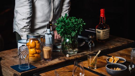 Zutaten für einen Bourbon-Cocktail Zutaten für einen Bourbon-Cocktail