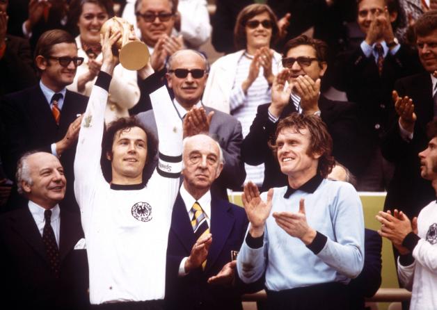 Auch vor der WM 1974 lief nicht alles glatt. Doch am Ende holten Franz Beckenbauer, Sepp Maier und Co. den Pokal.
