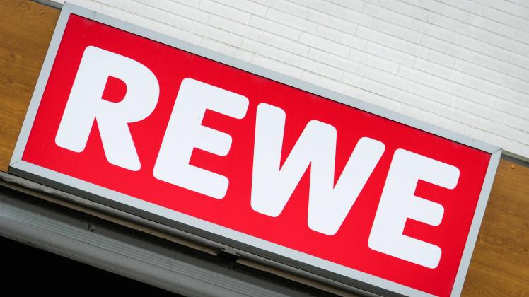 Logo des Lebensmitteleinzelhaendler REWE Symbolbild des Firmenlogos des Supermarktkette REWE Deutschland *** Logo of the