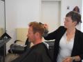 Michael Appel war der erste Kunde in Jennifer Schuberts neuem Friseursalon „Bubikopf“ in der Puschkinstraße.