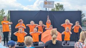Sommerfest der Musical-Schule Ahrensburg als großes Straßenfest mit vielen Auftritten. 