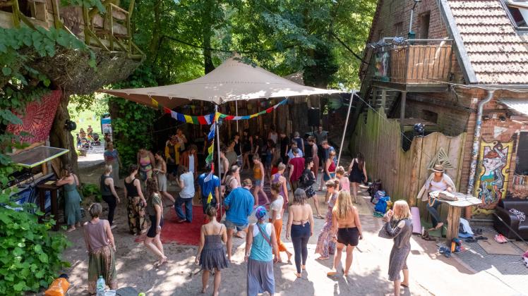 Esoterik-Festival "Wald Healing" in Stemwede: Was sind das da für Leute? Eine Bildergeschichte