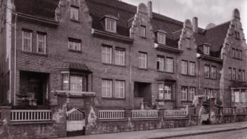 Das Osnabrücker Kupfer- und Drahtwerk (OKD) feiert 1923 sein 50-jähriges Jubiläum. Nicht nur seine Kupfererzeugnisse werden geschätzt, sondern auch seine architektonisch herausragenden Werkswohnungen, wie die „Drei-Häuser-Gruppe“ Ziegelstraße 11 bis 13 für Werks-Direktoren. 