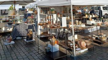 Insgesamt 44 Keramiker aus ganz Deutschland und Polen werden am Sonnabend und Sonntag ihre Stände auf dem Markt aufbauen und wollen mit den Besuchern ins Gespräch kommen. 