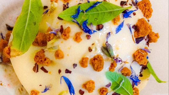 Pochierte Nektarine mit Lavendel und Sabayon Pochierte Nektarine mit Lavendel und Sabayon