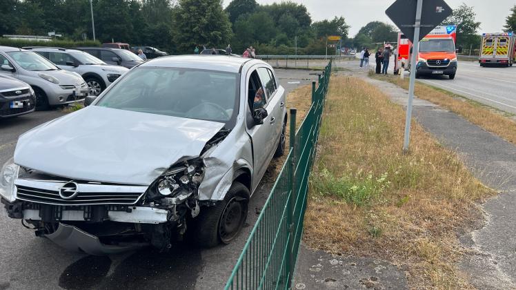 Unfall In Aukrug: B430 In Beide Fahrtrichtungen Komplett Gesperrt | SHZ