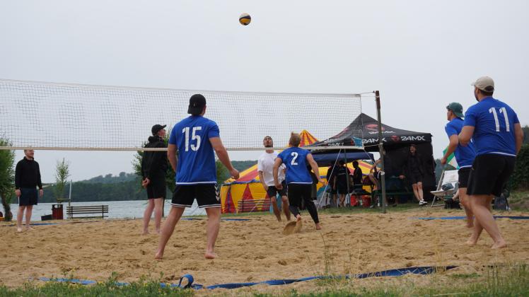 Das Wetter wollte zwar nicht wirklich mitspielen. Davon ließen sich die Sportler beim Dorf- und Strandfest aber nicht unterkriegen.