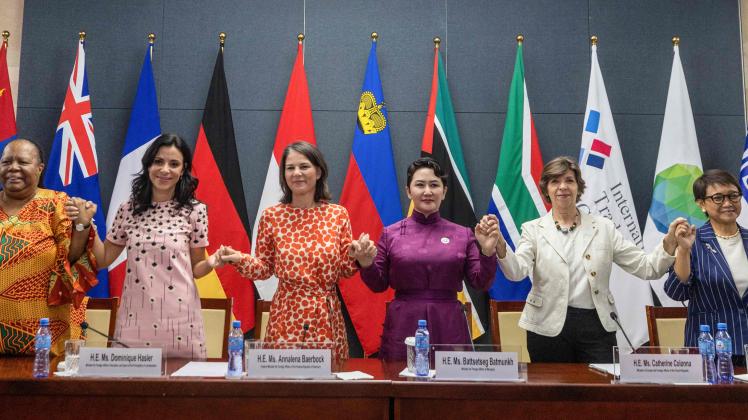 (L-R) South Africa's Minister of International Relations and Cooperation Naledi Pandor, Liechtenstein's Foreign Minister Dominique Hasler, German Foreign Minister Annalena Baerbock, Mongolian Foreign Minister Battsetseg Batmunkh, French Foreign Minister Catherine Colonna and Indonesian Foreign Minister Retno Marsudi pose for photos during a meeting in Ulaanbaatar on June 29, 2023. (Photo by Byambasuren BYAMBA-OCHIR / AFP)