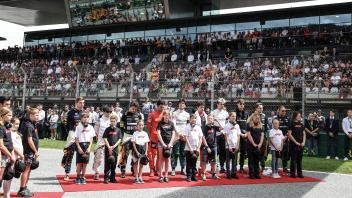 Pilots during the minute of silence for Dilano van t Hoff during the 2023 Formula 1 Rolex Grosser Preis von Osterreich, 