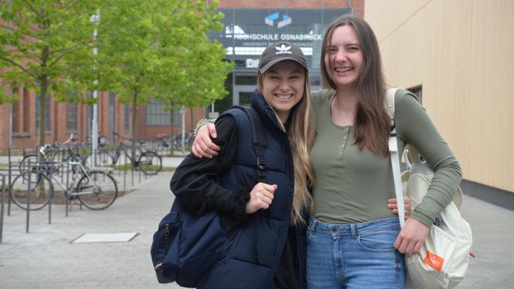Vivian Dobra (links) und stella Rudminat freuen sich schon auf ihr Auslandssemester in Südkorea.