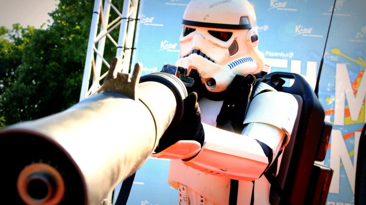 „Star Wars“ im Stadtpark: Flankiert von sogenannten Walking-Acts wie diesem Soldaten aus der Weltraum-Saga wird es in Papenburg zum fünften Mal ein Konzert mit Filmmusiken geben.