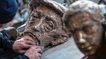 Bronzefigur von Barlach wird gegossen