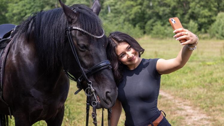 Belm: Tiktokerin Tamay Tastekin erreicht mit ihren Pferdevideos 1,6 Millionen Follower 