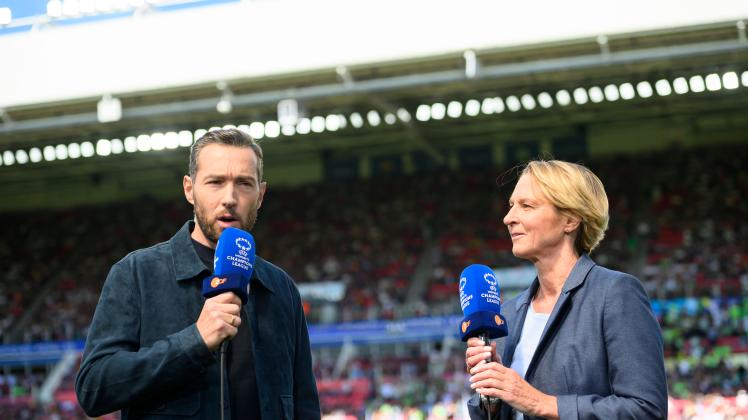 v.l. Sven VOSS (ZDF Moderator), Bundestrainerin/Trainerin/ Trainer Martina VOSS-TECKLENBURG (GER) beim interview, Champi