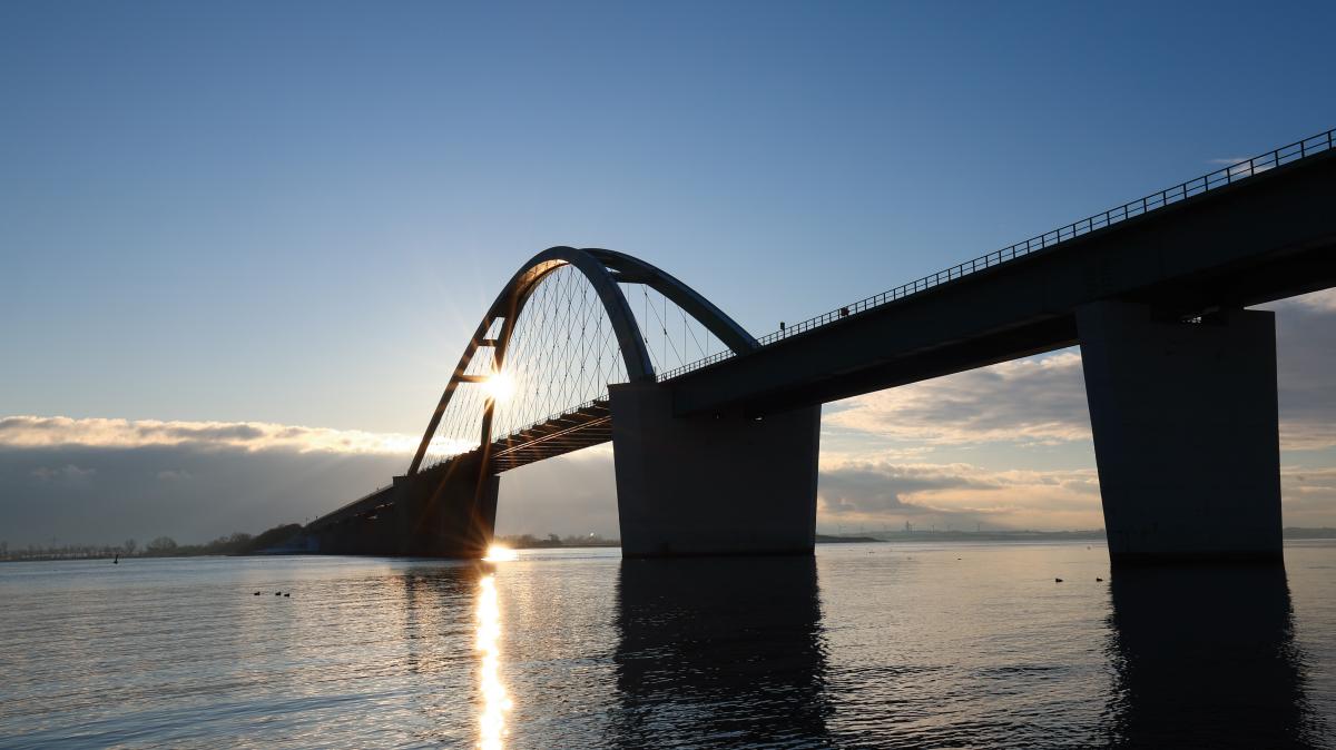 Stilvolle Sperrung Der Fehmarnsundbrcke Bildernull