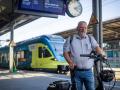 Dierk Winter pendelt mit der Bahn