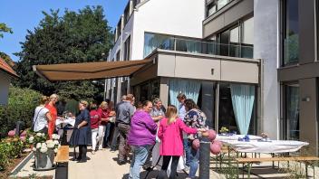 Bad Rothenfelde: Mit einer kleinen Sommerparty feierten die Erbauer und Betreiber des neuen Seniorenwohnheims die Neueröffnung des Hauses an der Ulmenallee. 