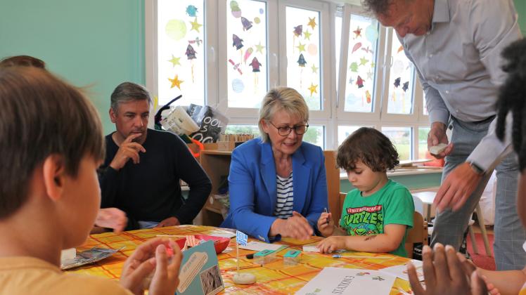 Kleine Forscher erkunden im ADS-Kindergarten List das Weltall | SHZ