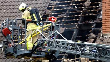 Blitzeinschlag in Dachboden in Osnabrück: Strohballen fangen Feuer