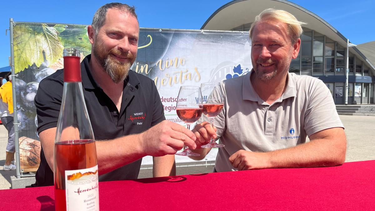 Weinfest in Warnemünde startet am Fuße des Leuchtturms | NNN