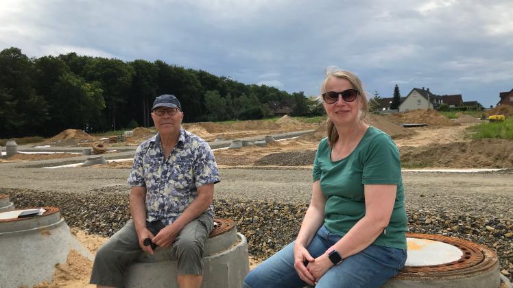 Unwetter im Anzug: Birgitta und Kurt Kuhlewind werden trotz ihrer Verärgerung über die Gemeinde Lotte am Schafwinkel in Büren bauen. Aber die Sache ist für sie damit nicht erledigt.
