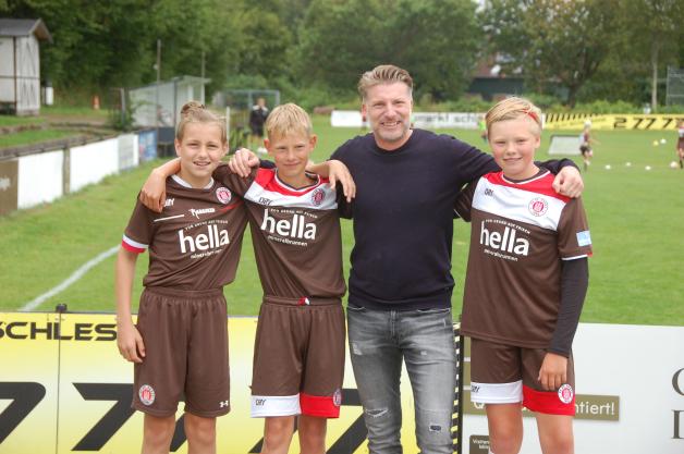 SG Schleswig: 95 Kinder Beim 10. Fußballcamp Des FC St. Pauli | SHZ