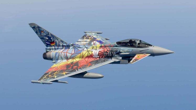 Der sonderfolierte Eurofighter Eagle Star 2.0 ist beim Taktischen Luftwaffengeschwader 73 „Steinhoff“ auf dem Fliegerhorst in Laage stationiert