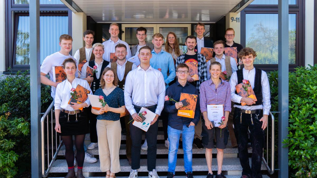 Handwerk TischlerInnung Oldenburg spricht 19 Gesellen frei DKO