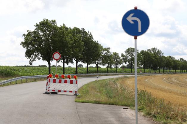 Umleitung A 1 in Reinfeld: Punkte auf Verkehrsschildern zeigen Richtung an