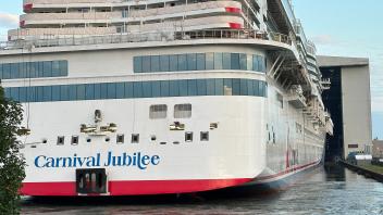 Das Kreuzfahrtschiff „Carnival Jubilee“ in der Meyer Werft