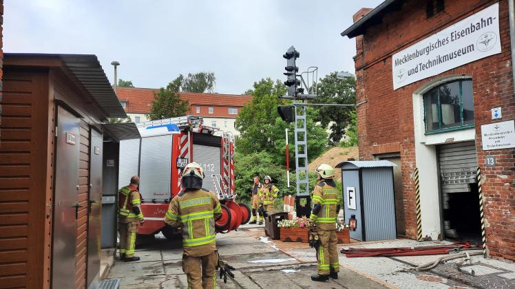 Feuer in Schwerin am Bahnhof