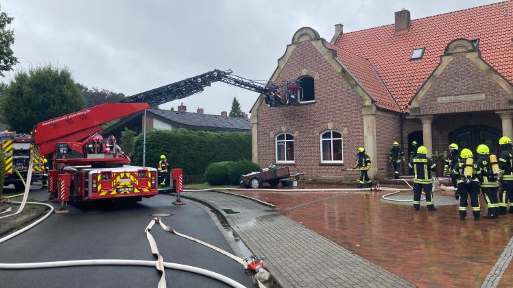 Am Sonntagmittag wurde die Feuerwehr in Papenburg zu einem Brand in einem Gebäude gerufen. 