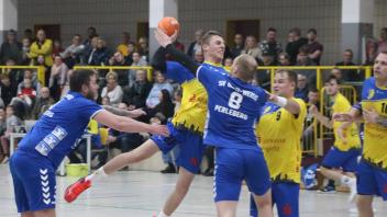 Für Jonas Poppe (M.) und den PHC Wittenberge ist das Derby bei Blau-Weiß Perleberg der Auftakt in die neue Saison der Handball-Landesliga Nord-West.