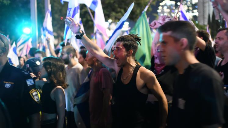 Anti Goverment Protest in Tel Aviv Israeli protesters confront Israeli Police during rally against Israeli Goverment s j
