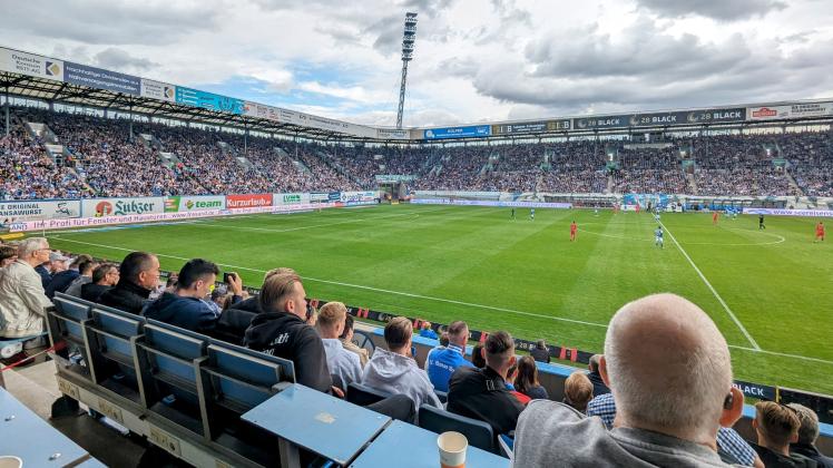 Das Rostocker Ostseestadion wird während der Heimspiele des FC Hansa meistens gut besucht. Im Schnitt kamen in der vergangenen Saison knapp 25.000 Zuschauer.