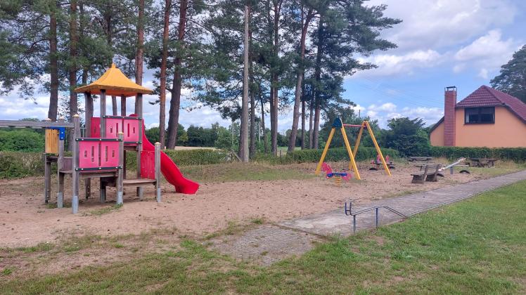 Auch der Spielplatz in Zernin erhält eine Förderung. Spielgeräte und der Sanduntergrund sollen erneuert werden.