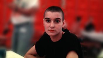 1/ Portrait 90: Sinead O Connor, voc, g, Pop, Musik, The Wall bei Roger Waters THE Wall am 21.07.1990, backstage-Fotos b