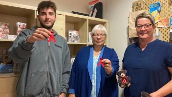 aids-Hilfe Emsland (v.links) Tristan Niedmann-Schulte, Anna Matern-Bandt, Kerstin Billig.