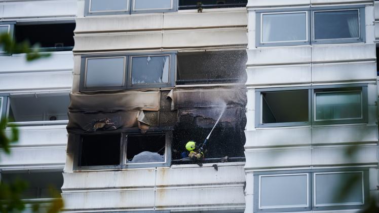 Berlin: Zwei Menschen Sterben Nach Sprung Aus Brennendem Hochhaus | NOZ