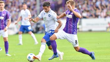 29.07.2023, xptzx, Fussball 2.Bundesliga, VfL Osnabrueck - Karlsruher SC emspor, v.l. Lars Stindl (Karlsruher SC) und Ro