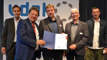 Gesundheitsministers Andreas Philippi überreichte die Auszeichnung an Heiko Hoofstoel und Norbert Fritz.