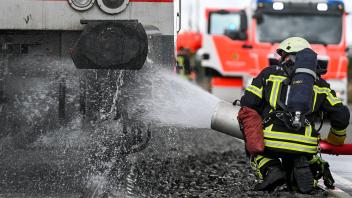 Pilotprojekt zu Feuerwehrausbildung startet