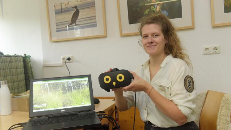 Sophie Hoffmann stellte beim Storchenfest im NABU-Besucherzentrum die VR-Brille vor.