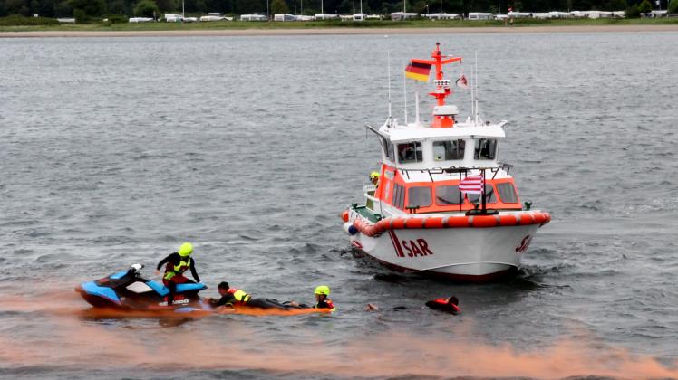 DGzRSAktionstag Voller Einsatz der Seenotretter in Langballigau