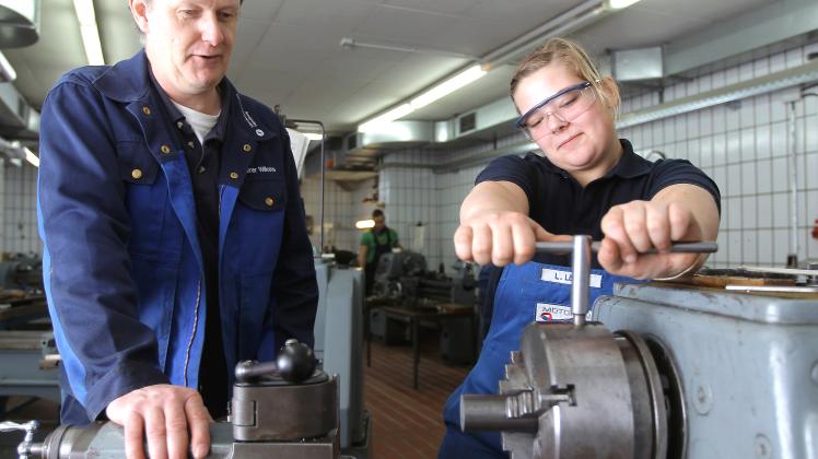 Ausbildung zum Elektroniker für Maschinen und Antriebstechnik, ehemals Elektromaschinenbauer an der Handwerkskammer Flensburg