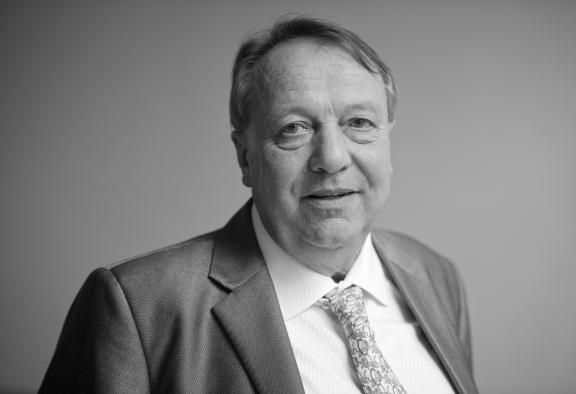 Tennis-Funktionär Dirk Hordorff (1. August): Hordorff galt im Tennis-Verband als Vizepräsident lange als wichtiger Mann im Hintergrund. Er war bestens auf der Tennis-Tour vernetzt und leitete beim DTB das Ressort Spitzensport. Zuletzt kamen Missbrauchsvorwürfe gegen ihn auf, die er vehement abstritt. Im Alter von 67 Jahren verstarb er nach langem Herzleiden. Dirk Hordorff