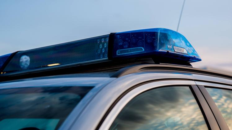 Bamberg, Deutschland 04. Juli 2023: Themenbilder - Symbolbilder - Polizei Blaulicht - 2023 Ein Einsatzfahrzeug der Poliz